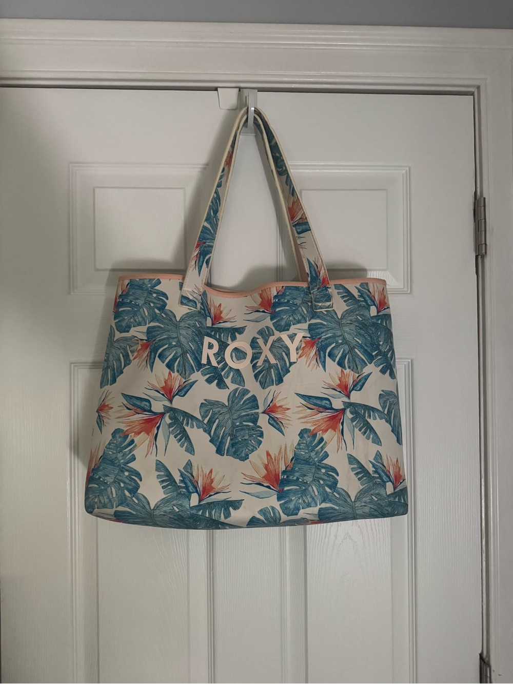 Roxy beach tote bag